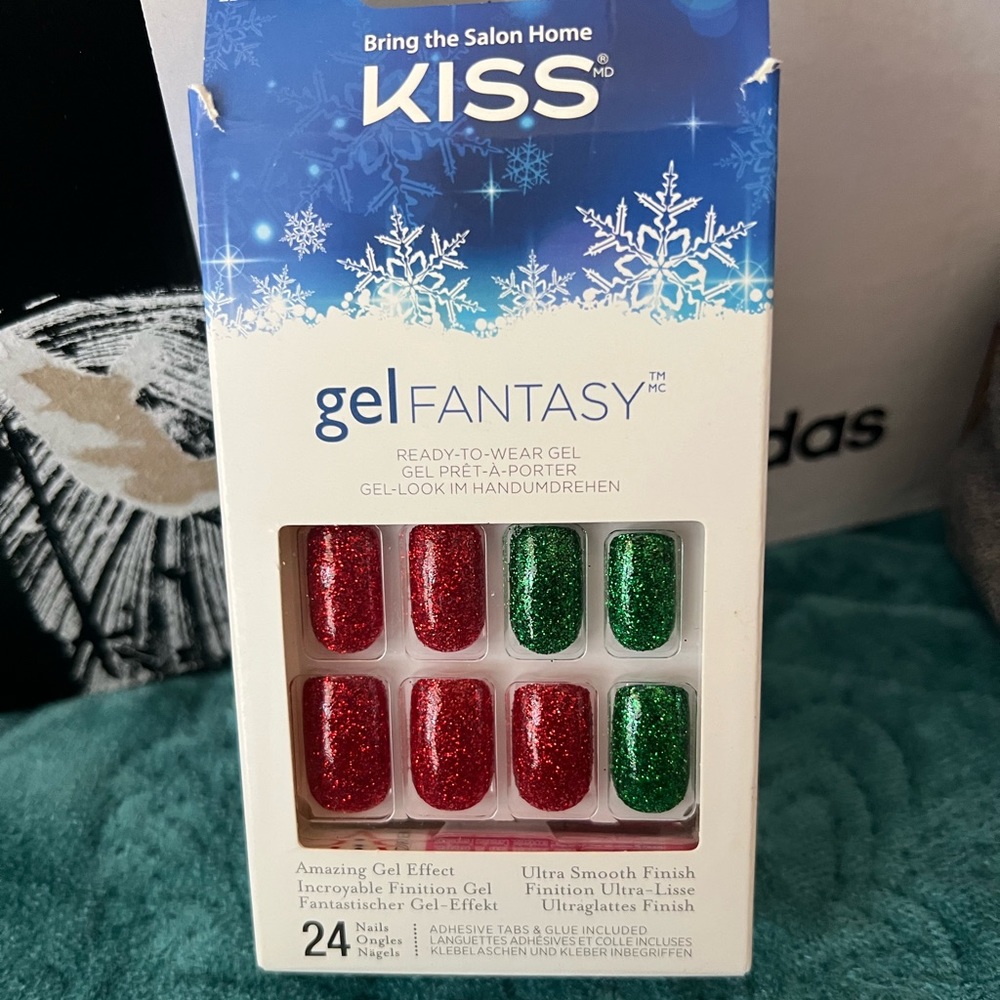 Kiss nails